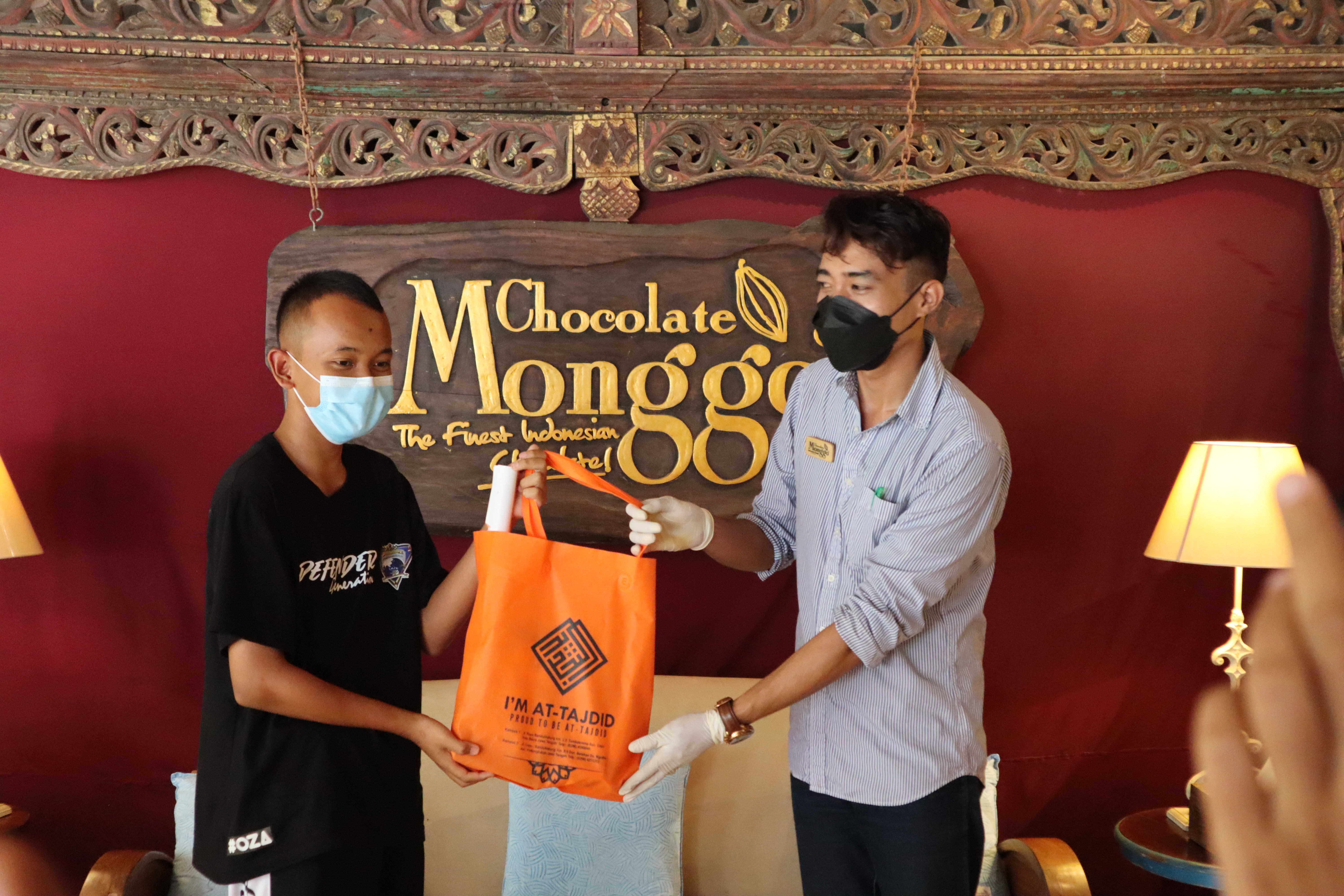 KUNJUNGAN ENTREPRENEUR SANTRI AKHIR DI PABRIK COKLAT